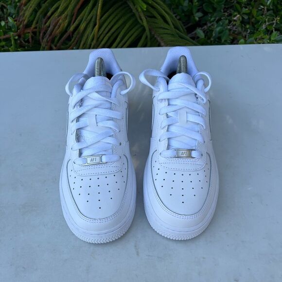 Nike Air Force 1 ‘07 Triple White Low Shoes (Boys Size: 7) (Womens Size: 8.5) - Picture 2 of 8